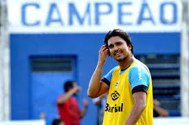 Marcelo martins moreno date of birth: Rui Costa Sinaliza Saida De Marcelo Moreno Do Gremio Nsc Total