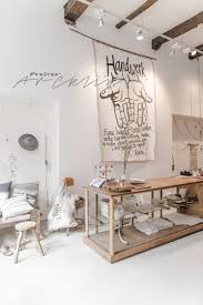 Sukha Un Concept Store A Amsterdam Qui Distille La Joie De Vivre Turbulences Deco Deco Decoration Interieure Decoration Maison