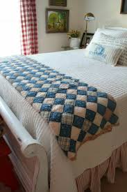 Pin By Gamze Karakus On Quilter S Corner Cottage Life Bedroom Quilts Savvy Southern Style Bedroom Red