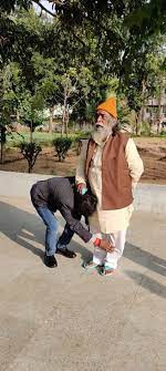 At present, he is the working president of the jharkhand mukti morcha (jmm). Hemant Soren Cycles To Parents House To Seek Blessings India News India Tv