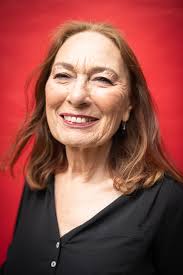 Maria (71) verlangt naar een man met een ruige bos grijs haar