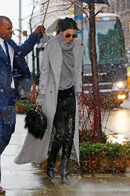 Kendall Jenner Fights The Snow In Shades Of Gray Kendall Jenner Outfits Street Styles Kendall Jenner Street Style Kendall Jenner Style Winter