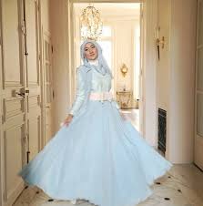 Baju pesta perempuan modern merupakan baju yg sangat terkenal dikalangan rakyat indonesia. ã 20 Model Gaun Pesta Malam Terkini Paling Elegan Mewah