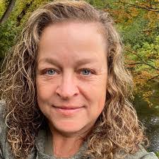 Lori Tripp's Instagram, Twitter & Facebook