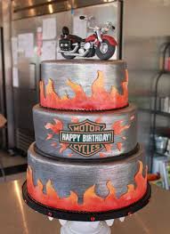Con questo semplice tutorial di cake design impararete come si fa una vespa in pasta di zucchero: 430 Motorcycle Cakes Ideas Motorcycle Cake Motorbike Cake Harley Davidson Cake