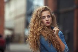 Wondering what to do when your hair loses its curl. Blow Dry Your Hair Into These Easy Loose Curls Blog Herstyler
