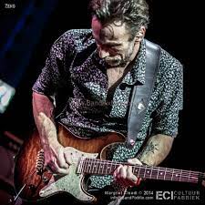 Hij begon eerst met piano spelen, maar raakte onder de invloed van gitaristen als ritchie blackmore, gary moore en pat metheny. Zeno Met Joost Vergoossen Mens Tops Men Casual Casual Button Down Shirt