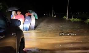 Google distance may vary from our crow fly distance. Kluang Man Saves Wife Before Being Swept Away In Car By Floodwaters