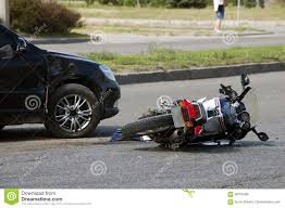 6,548 likes · 3 talking about this. Unfall Moto Fahrrad Und Auto Auf Strasse Stockfoto Bild Von Ereignis Fahrzeug 99704290