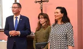 Lipovská si pak stejnou fotku dala i na svůj facebookový profil. Vcera Husakova Svazacka A Bolsevicky Propagandista Dnes Dukova Hvezdna Pechota Forum24