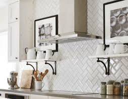 Fischgraten Fliese Backsplash Buromobel Dekoideen Mobelideen Kuchenfliesen Kuchenumbau Kuchenfliese