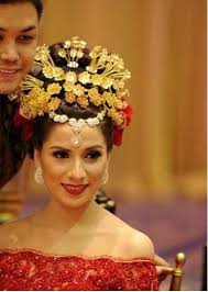 As a expatriate living in indonesia you may on occasion receive a wedding invitation. 49 Traditional Indonesian Wedding Ideas Indonesian Wedding Wedding Indonesian