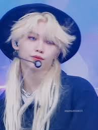 FELIX IN THE NOEASY ERA 🧎‍♀️🧎‍♀️ long hair looks so good