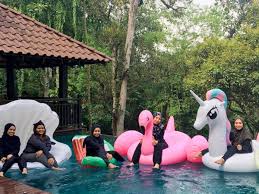 The nearest, port dickson, is 60km, is nothing much, more muddy. 10 Large Villas Retreats In Cool Weather Near Kl For Your Weekend Staycation With Family And Friends 3 Br With 6 10 Pax