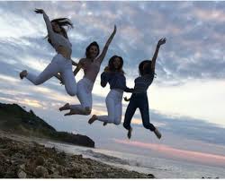image discovered by رمزيات بنات find images and videos about ب ن ات رمزيات بنات and صديقا cute friend pictures best friends shoot best friend photoshoot