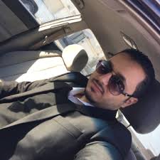 The key difference between formative and summative assessments lies in  their purpose and timing: 1. Formative Assessment: