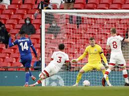 Arsenal đang tạo ra thế trận đầy chắc chắn trước 10 người bên phía chelsela. Oisa4ecjijh0um