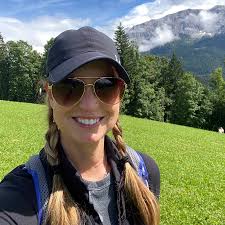 Jennifer Doering's Instagram, Twitter & Facebook