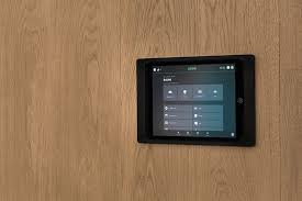 So ist holz ein material, das in vielen. Ipad Wallmount In Silber Die Perfekte Ipad Wandhalterung Loxone Shop