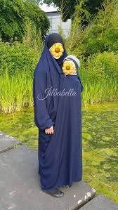 Jilbab De Portage S Utilise Avec Un Porte Bebe Ou Une Echarpe De Portage Kudung Kerudung Menjahit