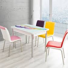 Hattâ pencerenin her iki tarafına yarım daire biçiminde birer masa koyarak bu pencere değerlendirilebilir. Evinizin Mobilyasi Acilir Cam Mutfak Masasi Masa Sandalye Fiyati