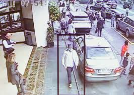 Die belgische polizei hat einen verdächtigen der anschläge vom dienstag zur fahndung ausgeschrieben. Belgian Police Release New Video Of Brussels Airport Suspect The New York Times