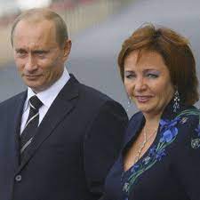 Putins rechte hand ist georg s. Lasst Rosen Sprechen Uber Putins Ehe Politik