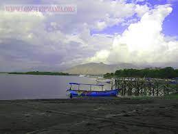 Teluk gilimanuk salah satu objek wisata pantai menyajikan panorama alam pantai, laut biru dan keindahan hutan mangrove, yang juga ideal untuk sejumlah permainan watersport. Tempat Wisata Teluk Gilimanuk Jembrana Bali Barat