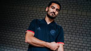Wenn du fußball zu deinen liebsten sportarten zählst, benötigst du auch das passende outfit. Nationalmannschaft Neues Auswartstrikot Fur Das Dfb Team
