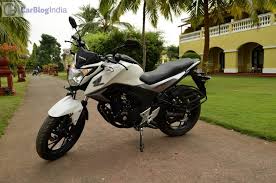 A simple recipe popular with novices, commuters and even experienced riders, the middleweight hornet remained in production until 2013. 2017 Honda Cb Hornet 160r Price Mileage Specifications Review