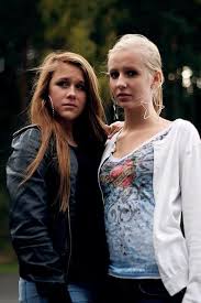 1 direkta kopplingar, 0 män, 1 kvinnor, 0 bosatt utomlands. Isabella Alberti Linnea Ronn I Rollerna Som Klara Och Jessica I Klasskampen Foto Emelie Anderson Visualiseringscenter C