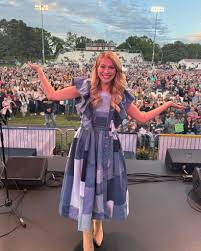 A small town girl with a big ol' heart. 🩵 Hannah Harper loved being home  in Willow Springs, Missouri! Vote Monday during the #americanidol Grand  Finale if you want her to WIN! 🌟