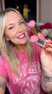 Sunday evening Live!! 🌸💫🙋🏼‍♀️, All the pinks and all the catch ups 🩷,  This was one of my favourite lives!! , Have a great start to your week xx ,  Here’s the products: , EYE CREAM: ANR @esteelauderuk ...