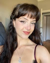 Laura Grand's Instagram, Twitter & Facebook