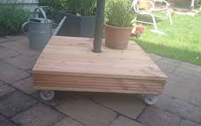 Fahrbarer Stander Fur Den Ampelschirm Bauanleitung Zum Selber Fahrbarer Stander Fur Den Ampelschi Garden Design Layout Raised Garden Beds Modern Garden Design