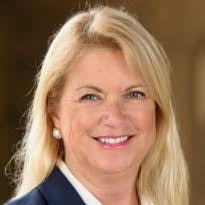 Lisa Lapin's Instagram, Twitter & Facebook