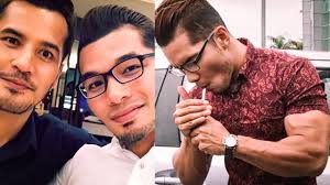 Memilih wanita berhijab dan berpenampilan sopan, coach yin terlihat romantis apabila terdahulu, coach yin pernah dikaitkan dengan nur sajat selepas menjalinkan hubungan cinta dengan namun begitu, sekitar awal tahun ini, coach yin memaklumkan bahawa hubungan mereka terlerai apabila. Coach Yin Berang Dituduh Bercinta Dengan Sajat Kerana Mahu Kebas Harta Bidas Semula Kecaman Netizen Dan Ajak Bersemuka Kisah Dunia