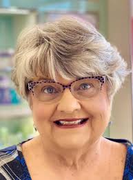 My name is Lisa and I own Whitehouse Art 😀 I paint pet portraits as well  as prints of wildlife and all sorts of cute or whimsical creatures. For  more info or