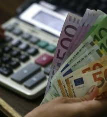 Αυτό συνέβαινε ακόμη κι αν ο ίδιος λάμβανε πλήρη εθνική σύνταξη (384 ευρώ) μέσω της δικής του σύνταξης. Ar8ra Gia Synta3eis Xhreias Lifo