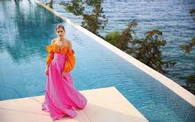 Δανάη μιχαλάκη (δρόσω) και αμαλία καβάλη (μοδίστρα). Danah Mixalakh H Drosw Apo Tis Agries Melisses Apokalyptetai