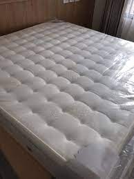 客人去年剛買完新房 裝潢也尚在冾談中 講究睡眠品質的夫妻到床工場試躺 從剛開始不了解 經現場服務人員推薦