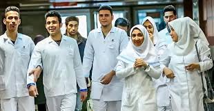 ظرفیت پذیرش پزشکی ۱۶ هزار و ۵۰۰ نفر است؛ چرا وزارت بهداشت فقط ۱۰ هزار و ۵۰۰ دانشجو می‌پذیرد؟