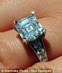 Former laguna beach star kristin cavallari and pro football player jay cutler have found we've already shown you the gorgeous ring , but now we've gotten a few details about the actual event cavallari and cutler first got engaged two summers ago. The Hills Star Kristin Cavallari Proudly Flashes Her Huge New Diamond Engagement Ring Daily Mail Online