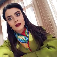 Emel dede, 5 mayıs 1989 tarihinde i̇stanbul'da dünyaya gelmiştir. Emel Dede Isimsizler Dizisi Berfin Vikipedi