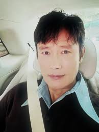 Lee Byung Hun en un emocionante video en coche