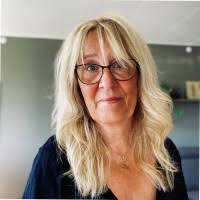 100+ perfiles de «Englund»