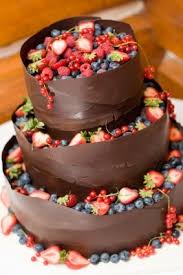Piece Montee Chocolat Et Fruits Rouges Fruit Wedding Cake Wedding Cake Alternatives Berry Wedding Cake