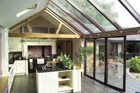 extension de maison amenagee en cuisine avec ilot central carrelage sol gris fonce et mobilier outdoor conservatory kitchen kitchen extension glass extension