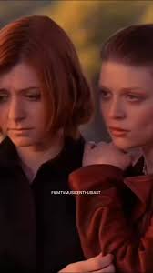 Willow sees Tara kissing another girl. Buffy the Vampire Slayer 1997