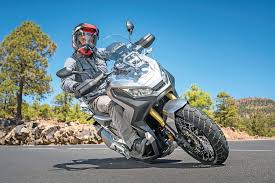 Peak power is raised 3kw to 43.1kw @ 6,750rpm, with maximum torque of 69nm @ 4,750rpm. Honda X Adv 750 Modell 2018 Erfahrungsbericht Aus Kradblatt 2 20